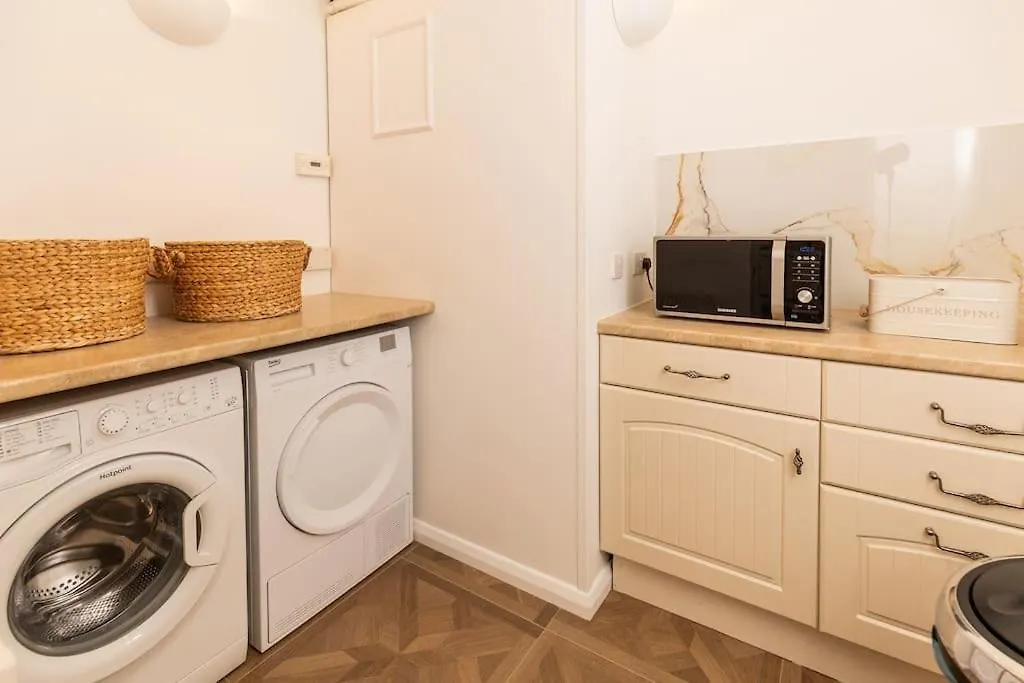 Pittville Apartment - By Luxury Apartments Cheltenham 0*,  United Kingdom