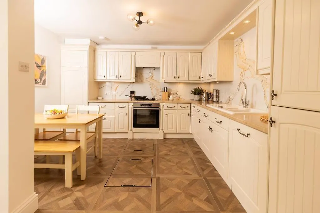 Pittville Apartment - By Luxury Apartments Cheltenham